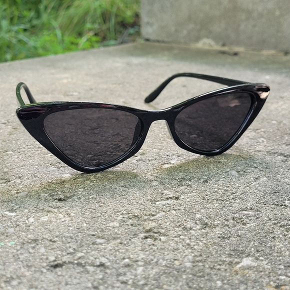Cat Eye Sunglasses NWOT - Picture 2 of 2